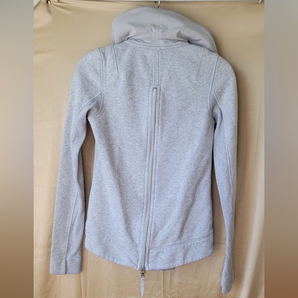 Lululemon🦄NWOT🦄En Route Jacket✨Heathered Light Grey Soot Silver Spoon✨size 4 - Picture 9 of 16